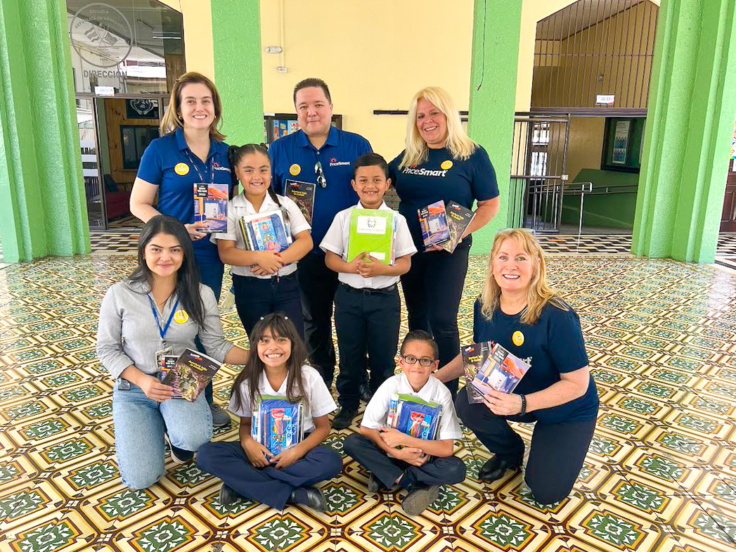 PriceSmart employees donating books and school supplies to students in San Jose, Costa Rica